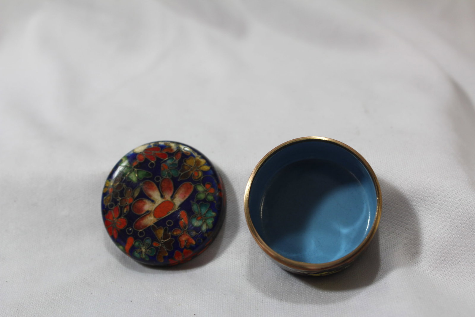 A Chinese Cloisonne Trinket/Pill Box - 4