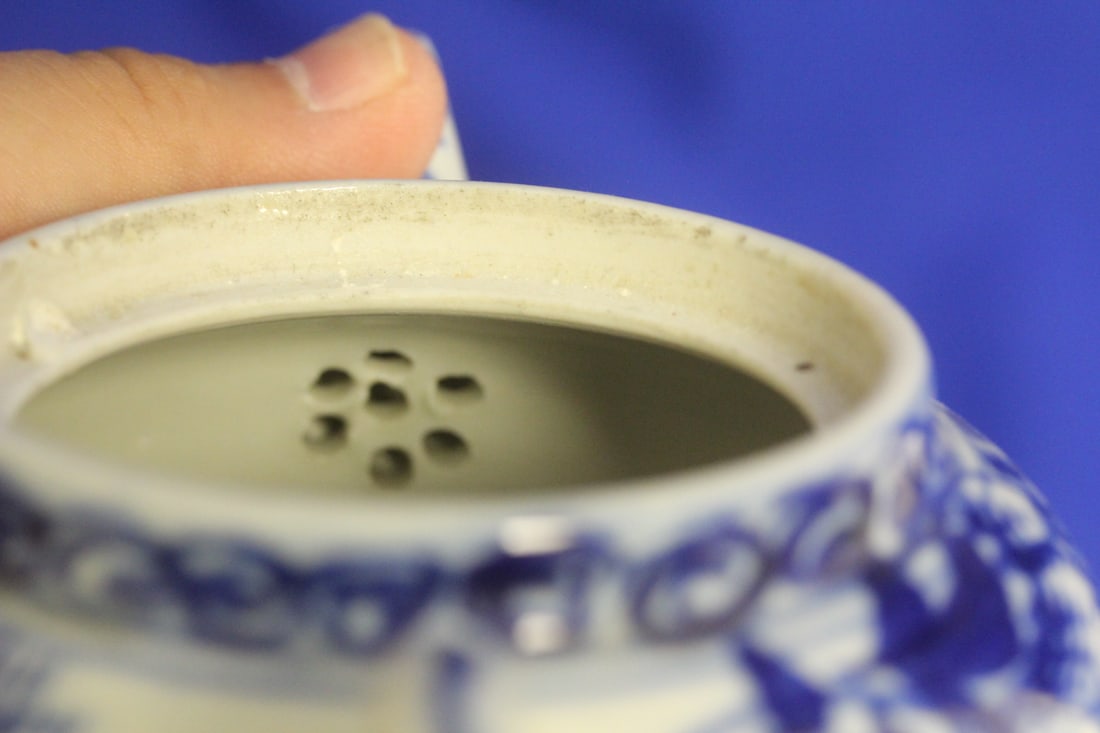 An Antique Chinese Blue and White Teapot - 10