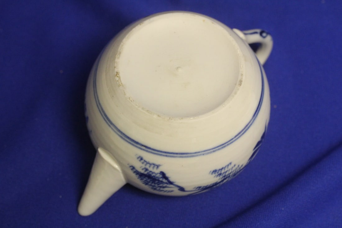 An Antique Chinese Blue and White Teapot - 11
