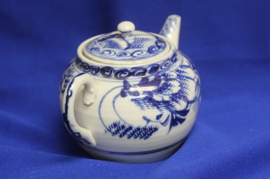 An Antique Chinese Blue and White Teapot - 2