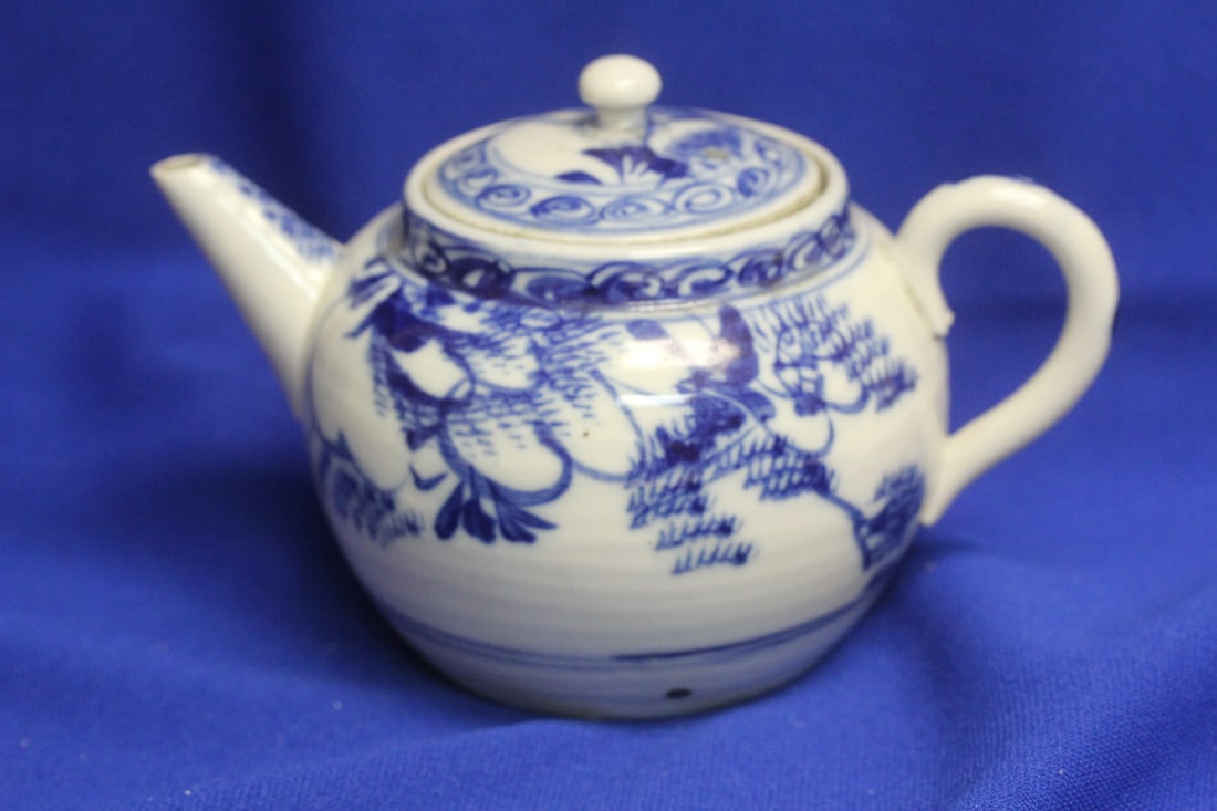 An Antique Chinese Blue and White Teapot - 3
