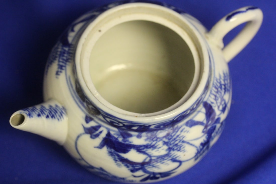 An Antique Chinese Blue and White Teapot - 9