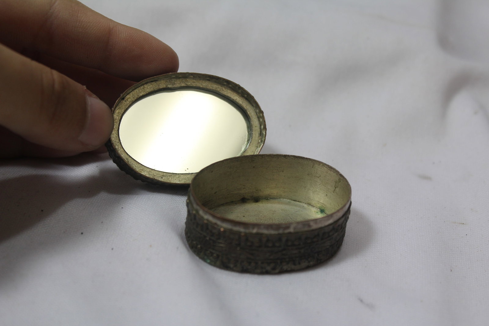 An Vintage Chinese Cinnabar Small Trinket Box - 2