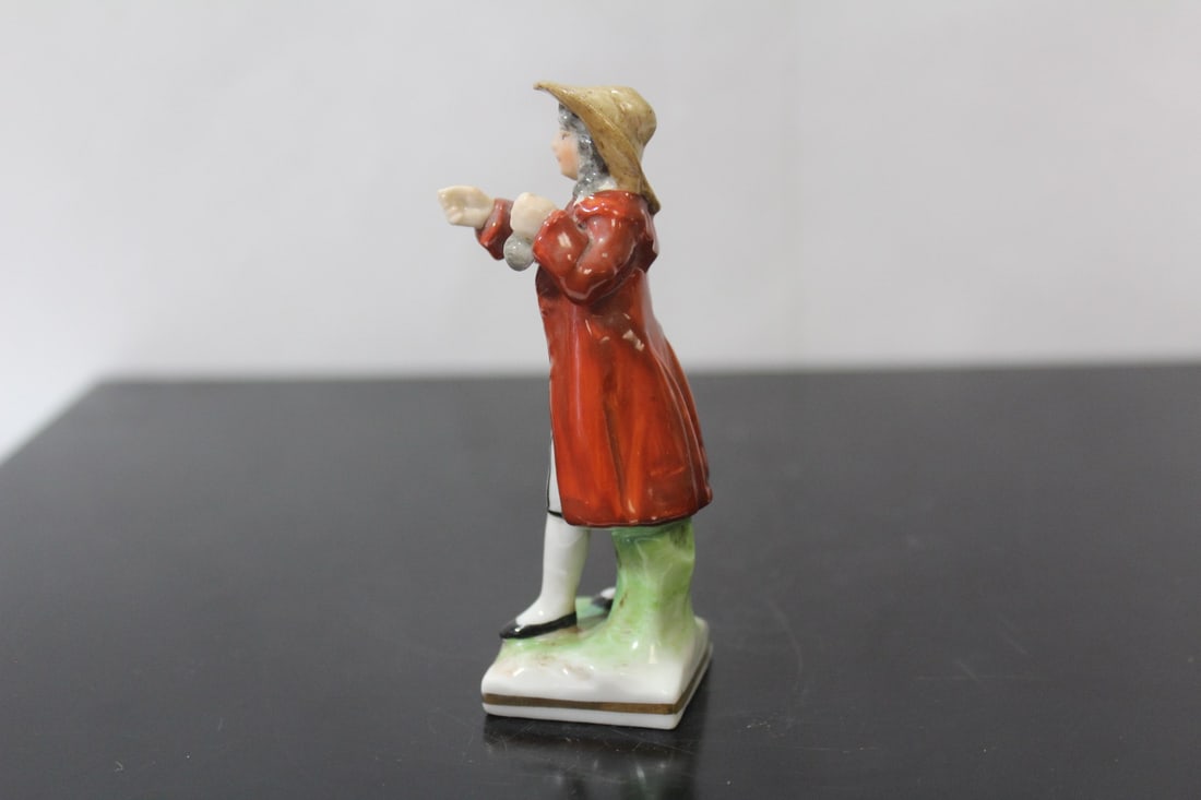 An Antique Dresden Ceramic Figurine - 4