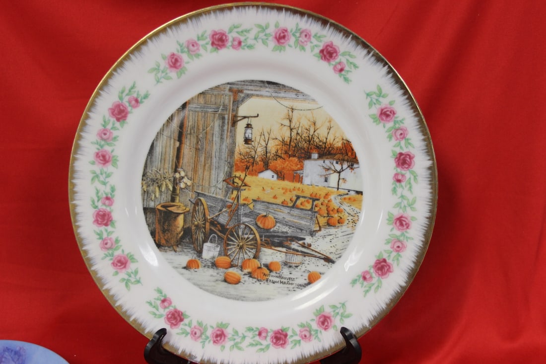 Lot of 4 Vintage Decorative Plates - 2