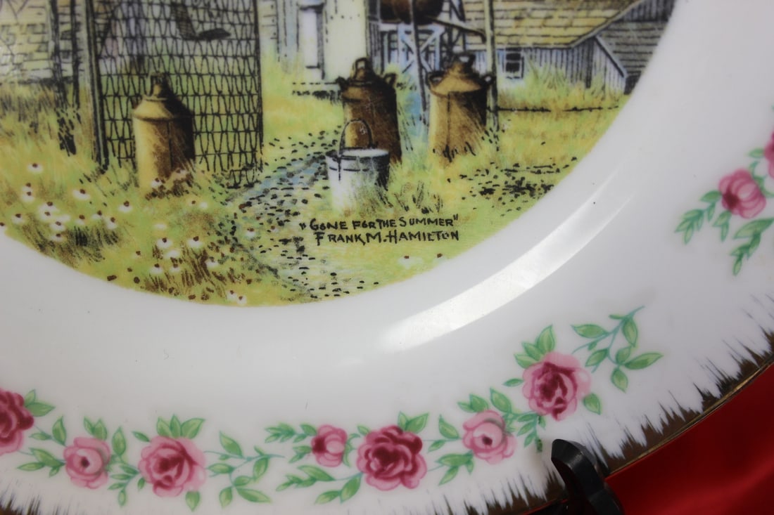Lot of 4 Vintage Decorative Plates - 8