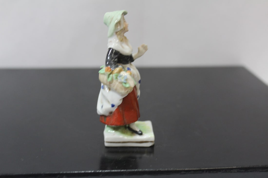 An Antique Dresden Ceramic Figurine - 2