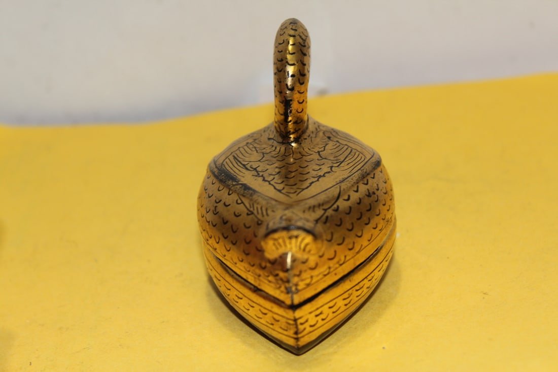 An Antique Gold Gilted on Lacquer Small Duck Box - 2