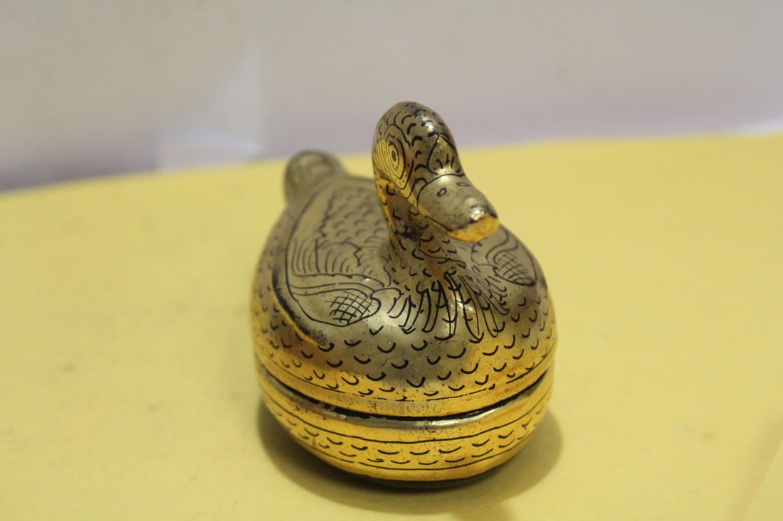 An Antique Gold Gilted on Lacquer Small Duck Box - 4