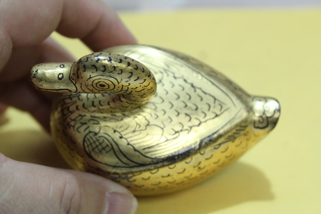 An Antique Gold Gilted on Lacquer Small Duck Box - 8