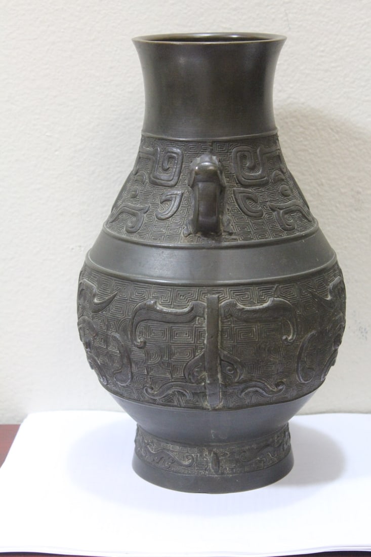 An Antique Chinese Bronze Urn - 5