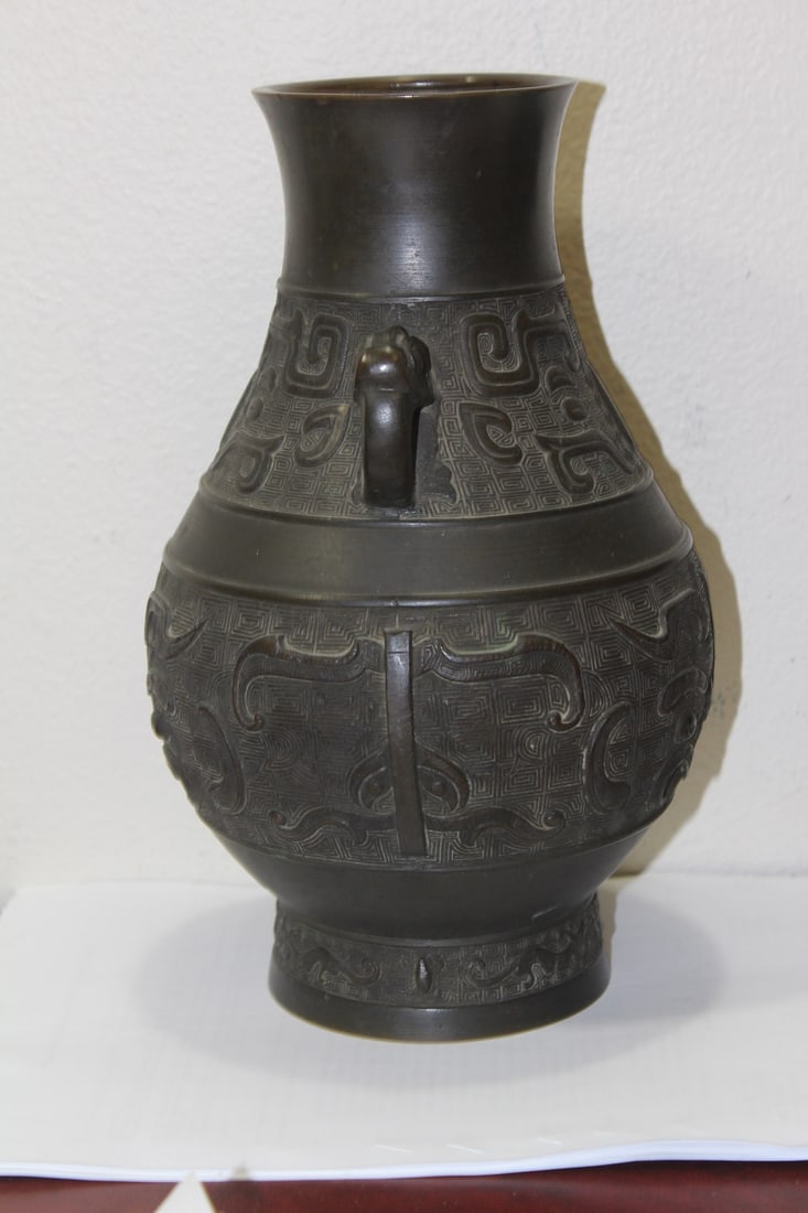 An Antique Chinese Bronze Urn - 7