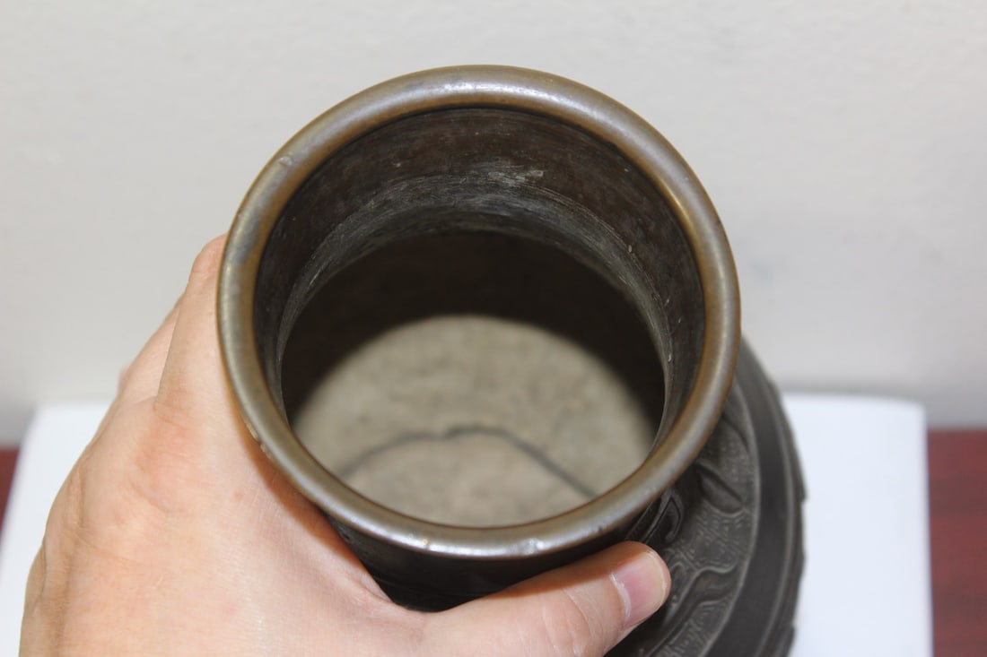 An Antique Chinese Bronze Urn - 8