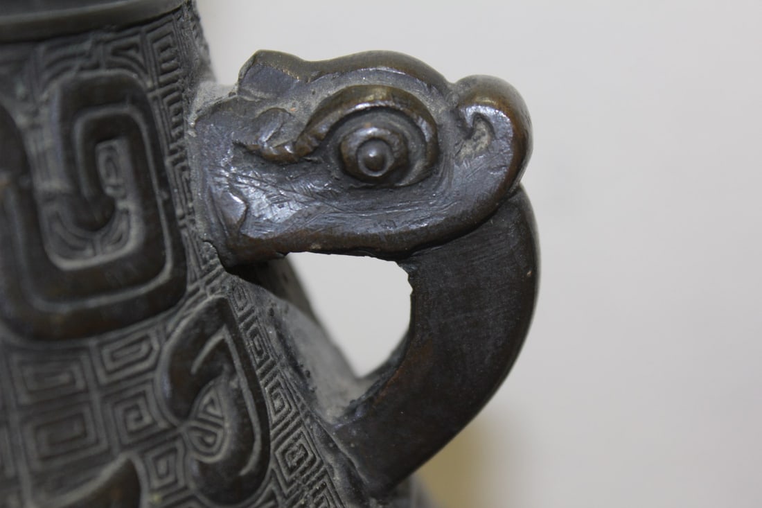 An Antique Chinese Bronze Urn - 9