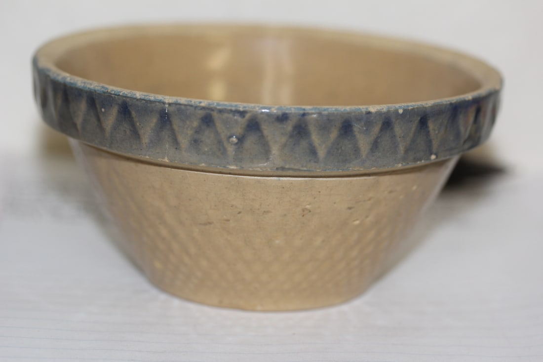 Antique Pottery Bowl: 19th century - most likely Robinson Ransbottom Pottery company - 5 1/8" in diameter