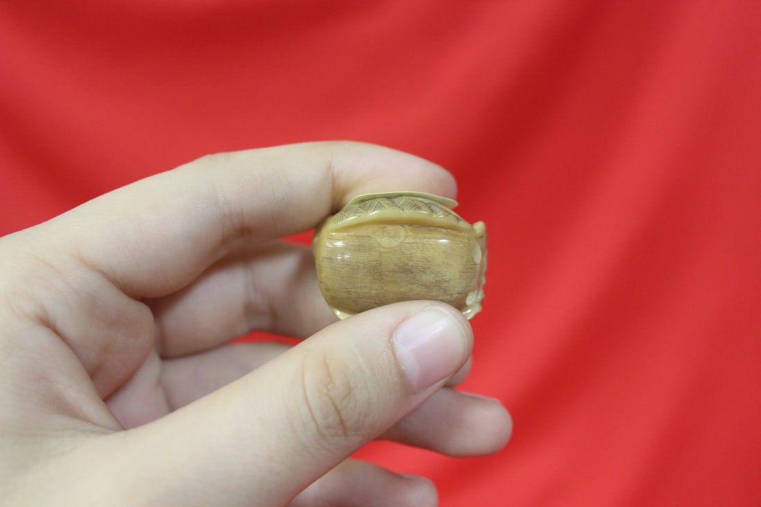 A Finely Carved Japanese Tagua Nut Netsuke - 6