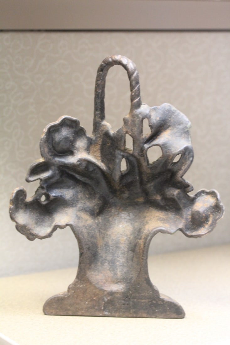 Antique Cast Iron Floral Basket Door Stopper - 5