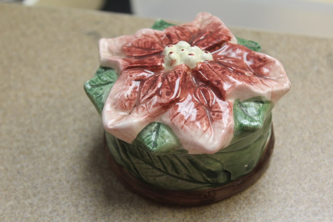 Ceramic Floral Trinket Box: 4 inches in diameter