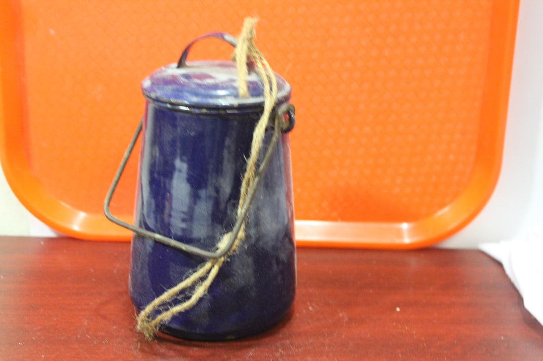 A Vintage Enamel Small Child Bucket - 3