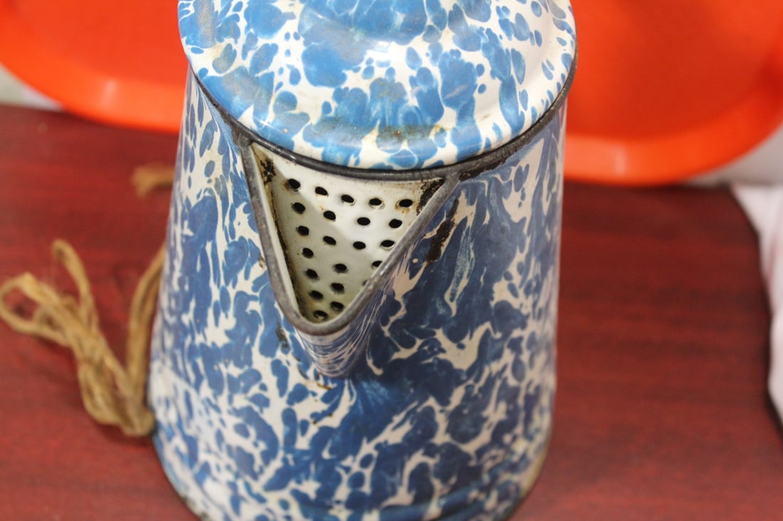 A Vintage Farmhouse Enamel Coffee Pot - 4