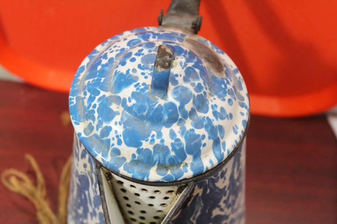 A Vintage Farmhouse Enamel Coffee Pot - 5
