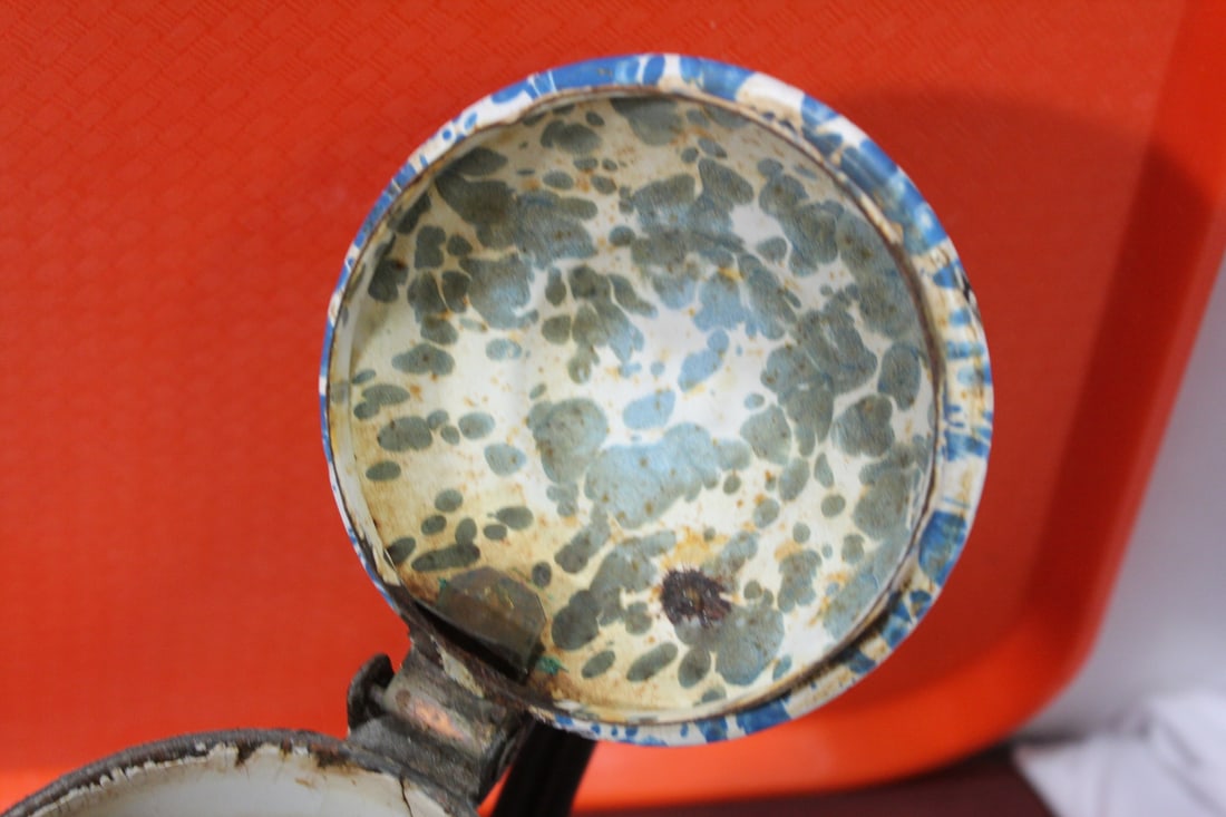 A Vintage Farmhouse Enamel Coffee Pot - 7