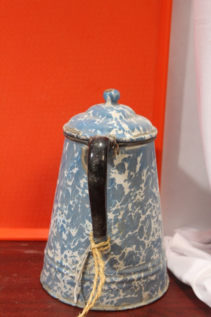 A Vintage Farmhouse Enamel Coffee Pot - 4