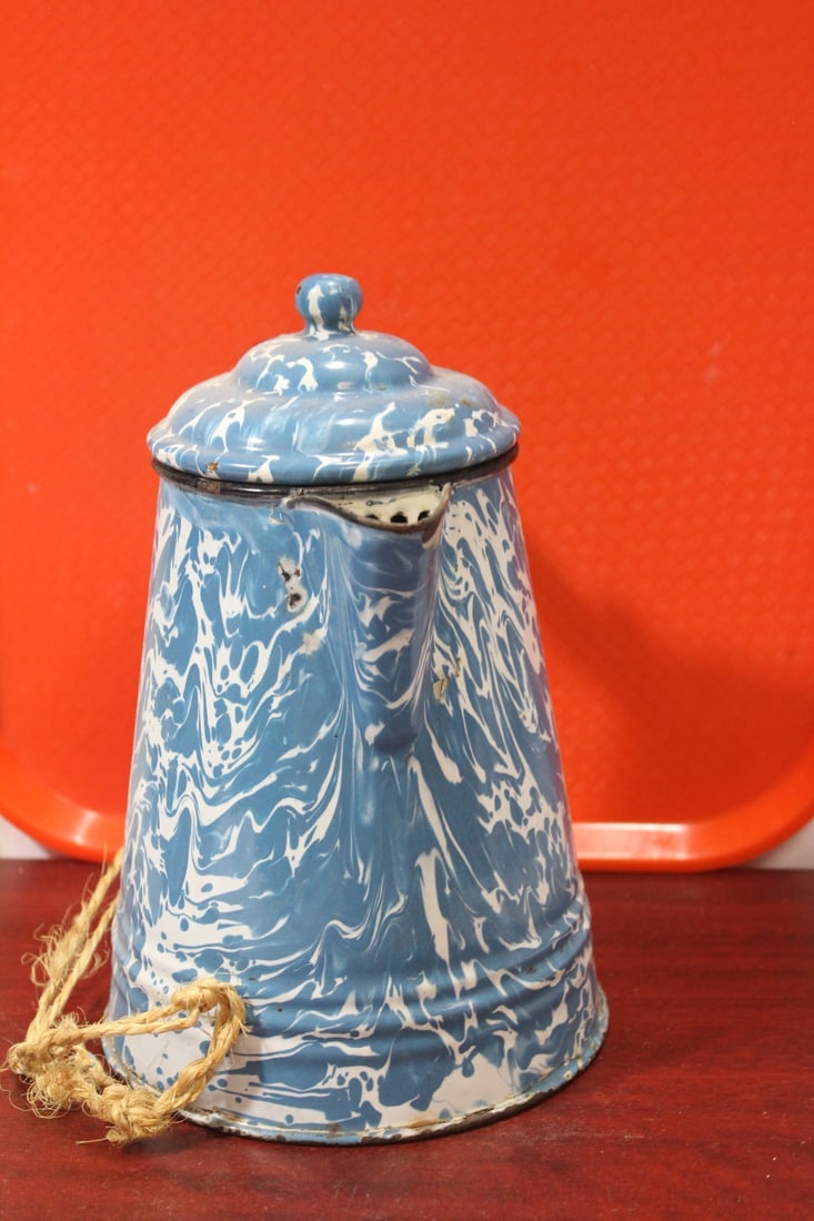 A Vintage Farmhouse Enamel Coffee Pot - 5