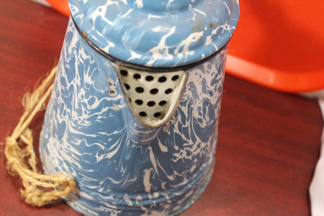 A Vintage Farmhouse Enamel Coffee Pot - 6