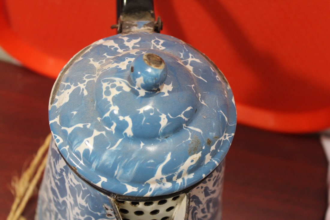 A Vintage Farmhouse Enamel Coffee Pot - 7