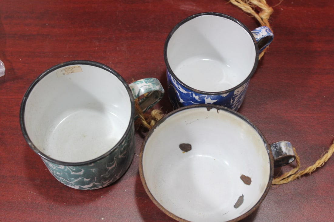 Lot of 3 Vintage Enamel Farmhouse Mugs - 7
