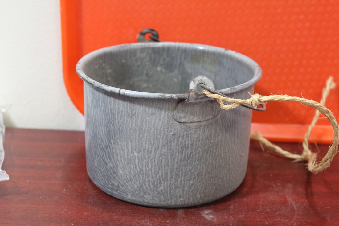 An Enamel Farmhouse Child's Bucket - 2