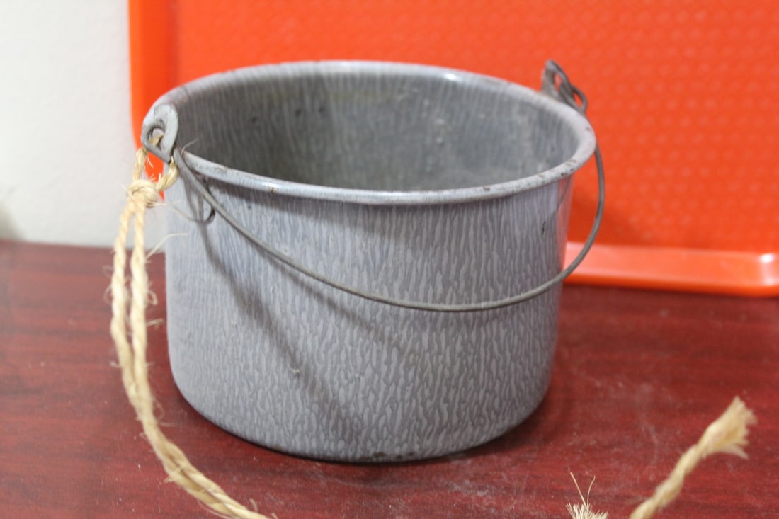 An Enamel Farmhouse Child's Bucket - 3