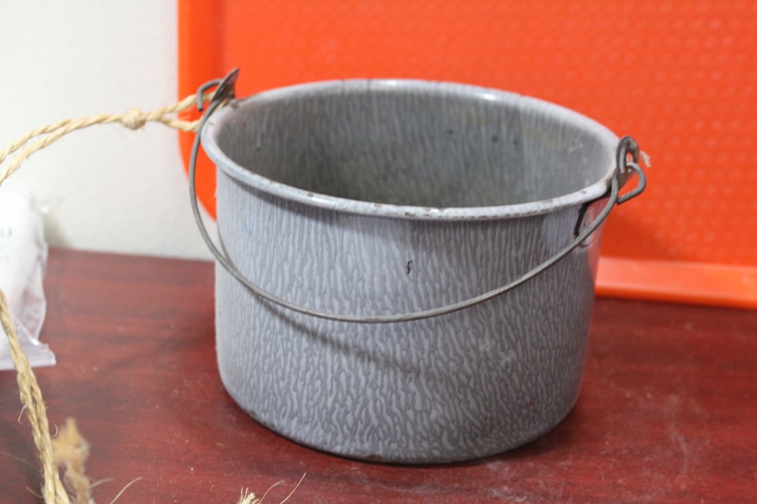 An Enamel Farmhouse Child's Bucket - 4