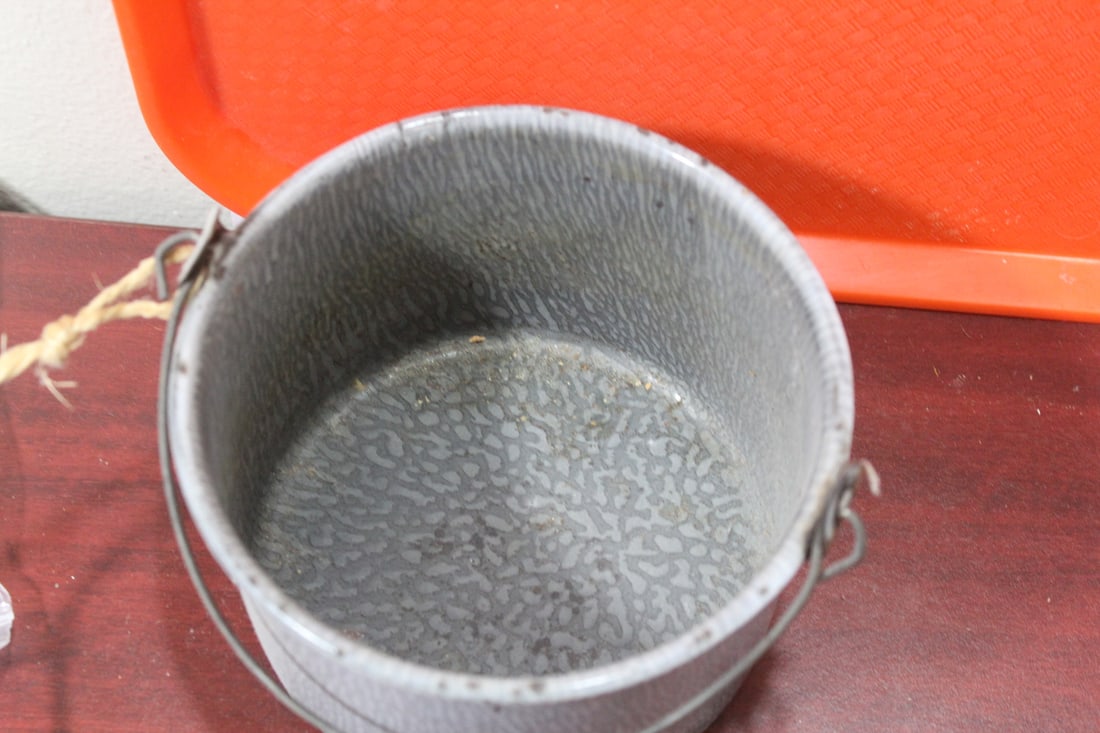An Enamel Farmhouse Child's Bucket - 5