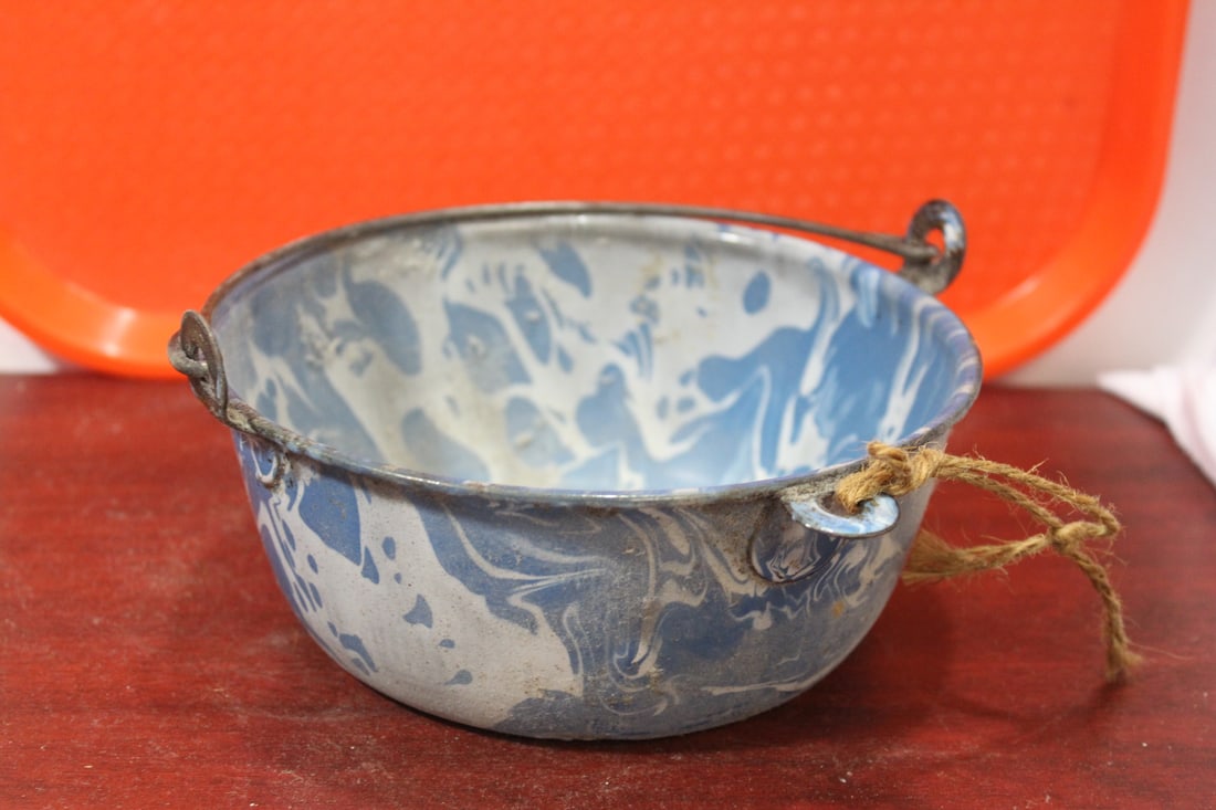 An Enamel Farmhouse Child's Bucket: 6 3/4" in diameter