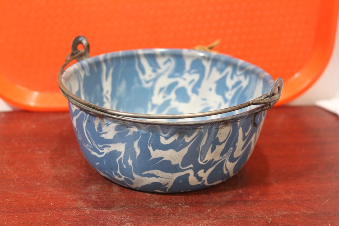 An Enamel Farmhouse Child's Bucket - 3