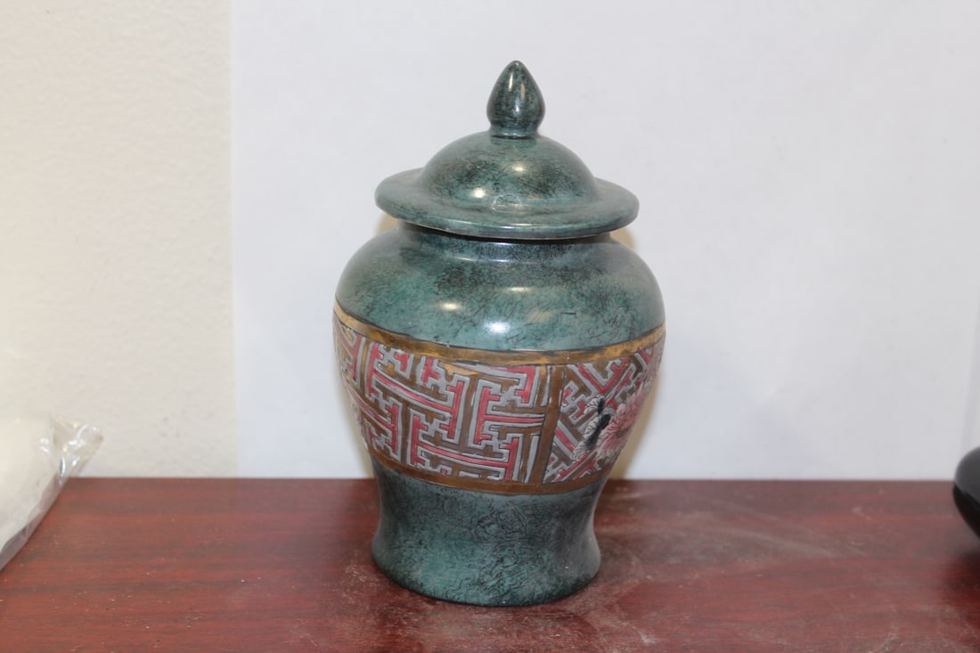 A Decorative Oriental Ceramic Jar - 3