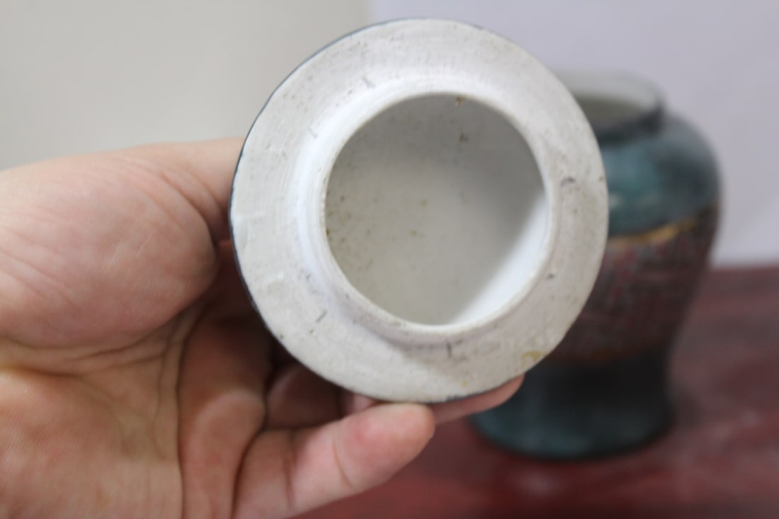 A Decorative Oriental Ceramic Jar - 5