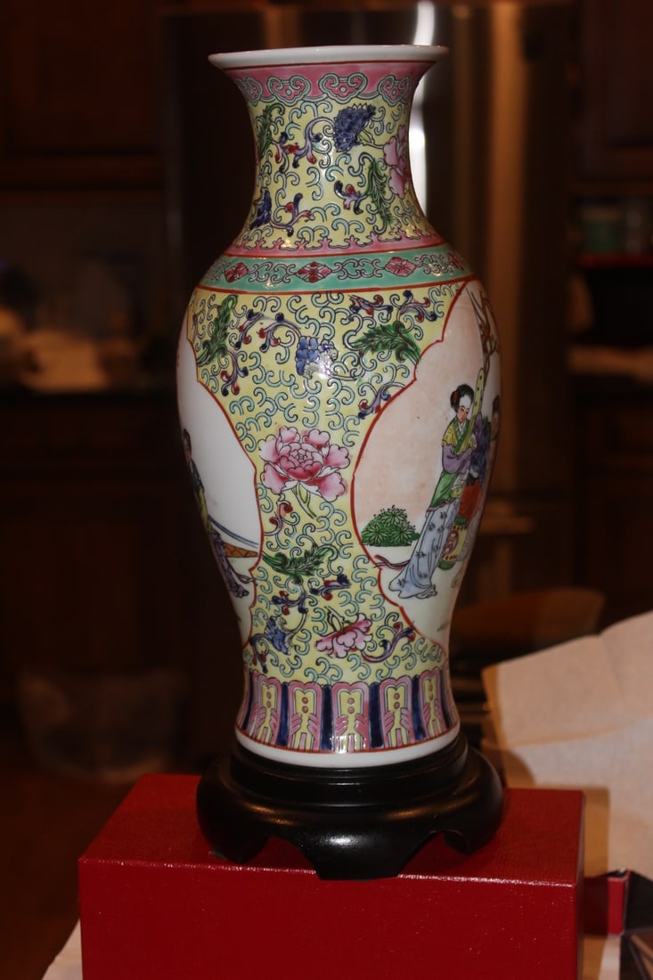 Chinese Famille Jaune Vase - 2