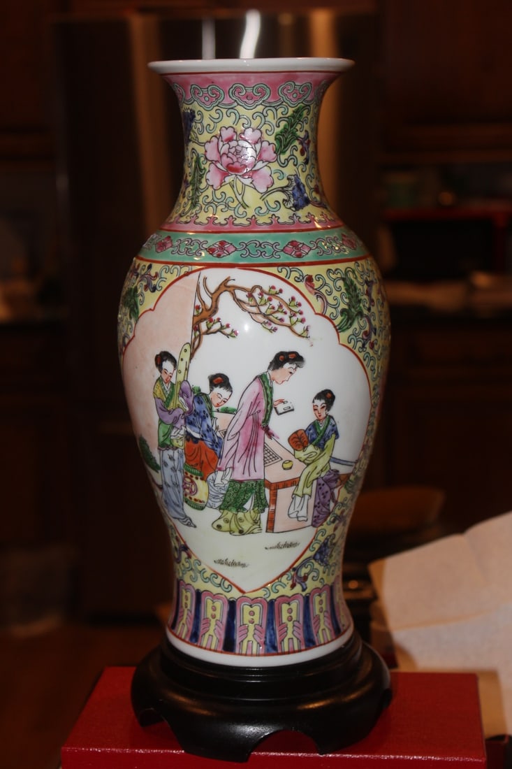 Chinese Famille Jaune Vase - 3