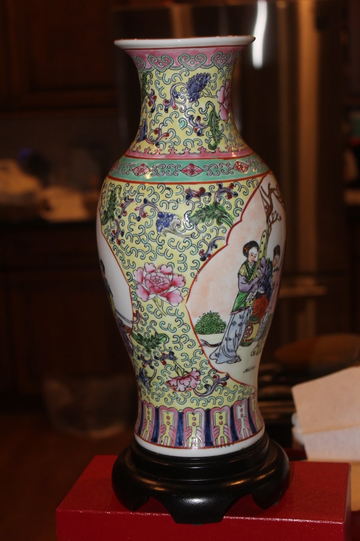 Chinese Famille Jaune Vase - 4