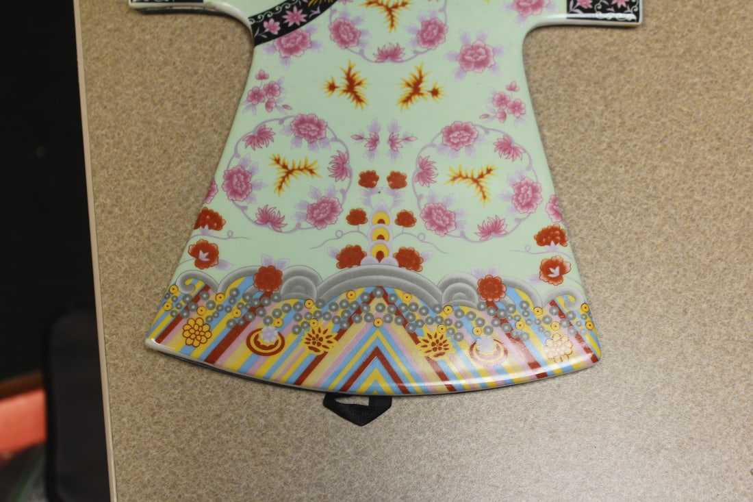 Chinese Motif Porcelain Wall Hanger - 3