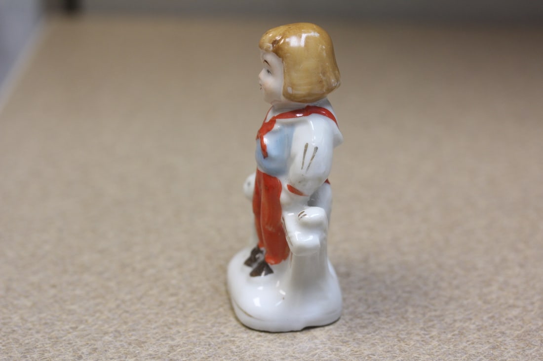 Small Japanese Figurine - 2