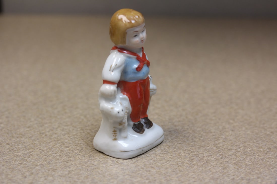 Small Japanese Figurine - 4