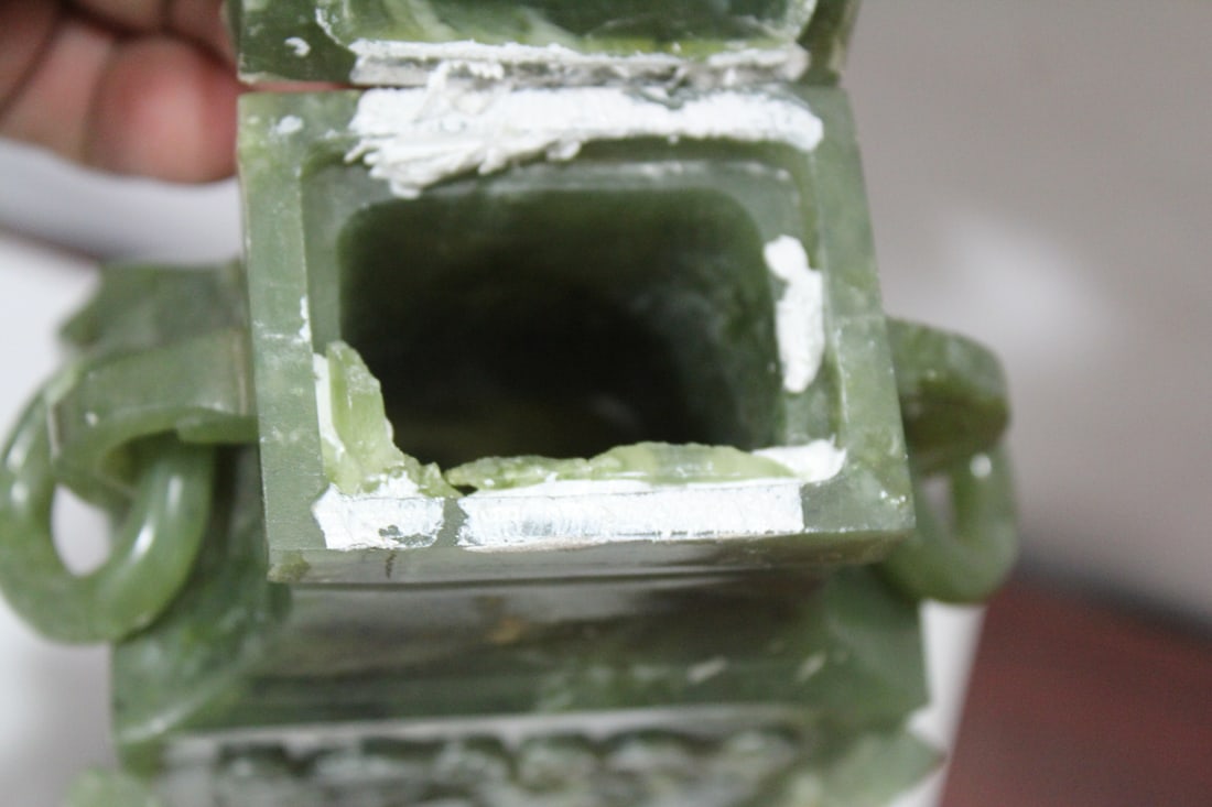 A Spinach Jade Chinese Urn - 10