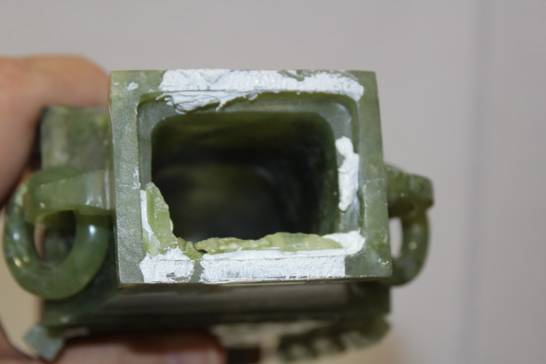 A Spinach Jade Chinese Urn - 14