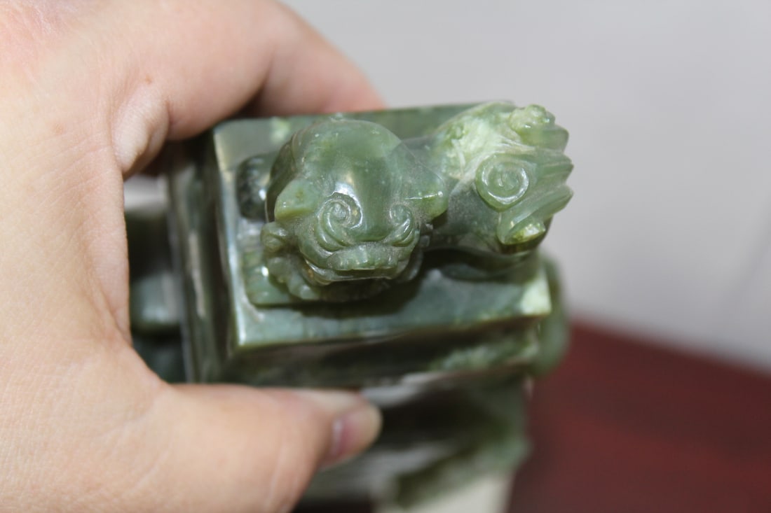A Spinach Jade Chinese Urn - 8