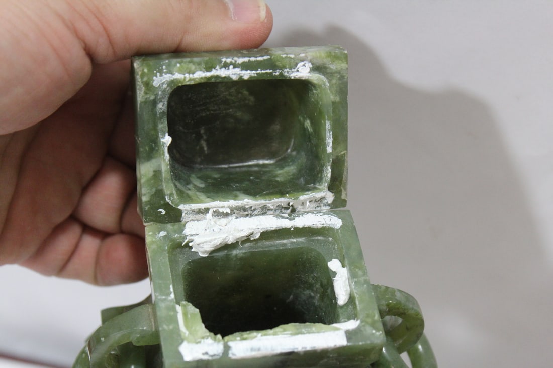 A Spinach Jade Chinese Urn - 9