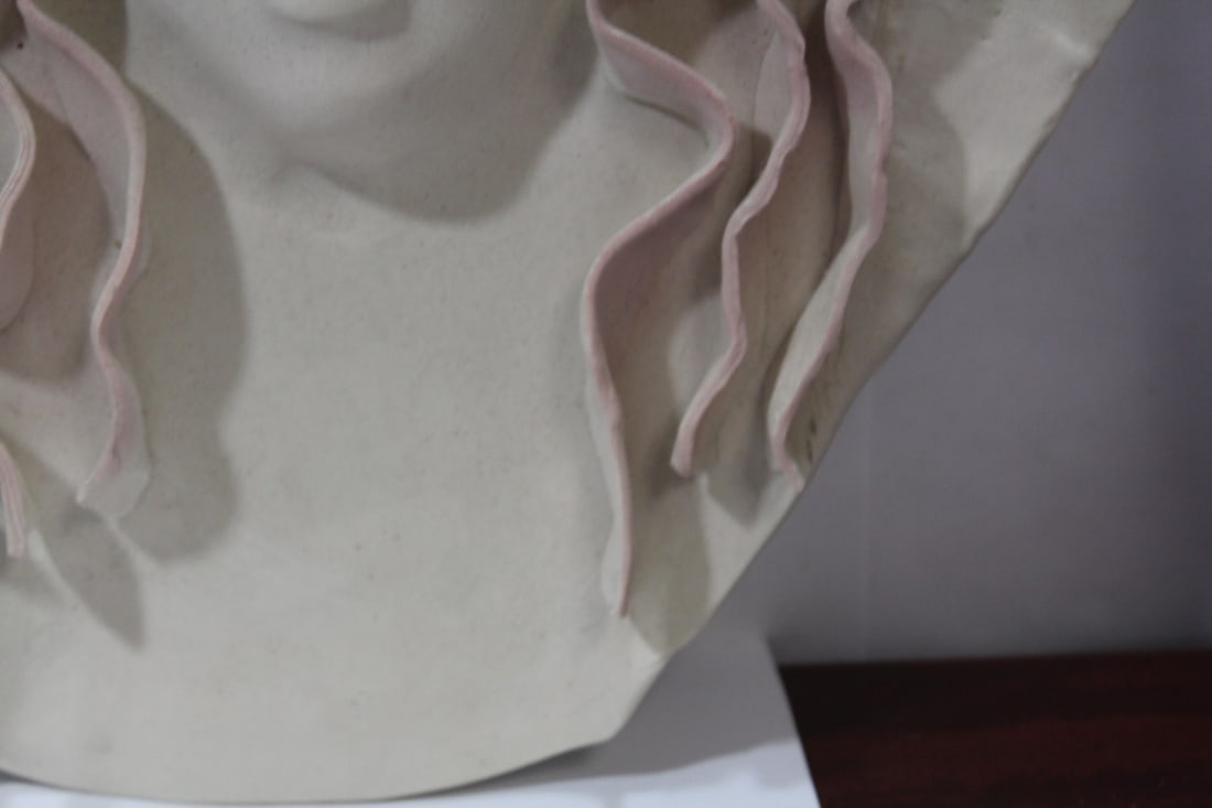 A Modern Ceramic Head Wall Hanger - 4